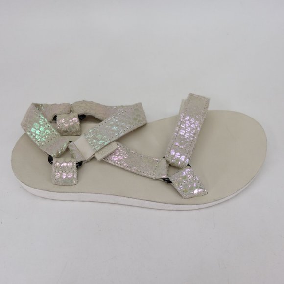 teva shoes retail stores